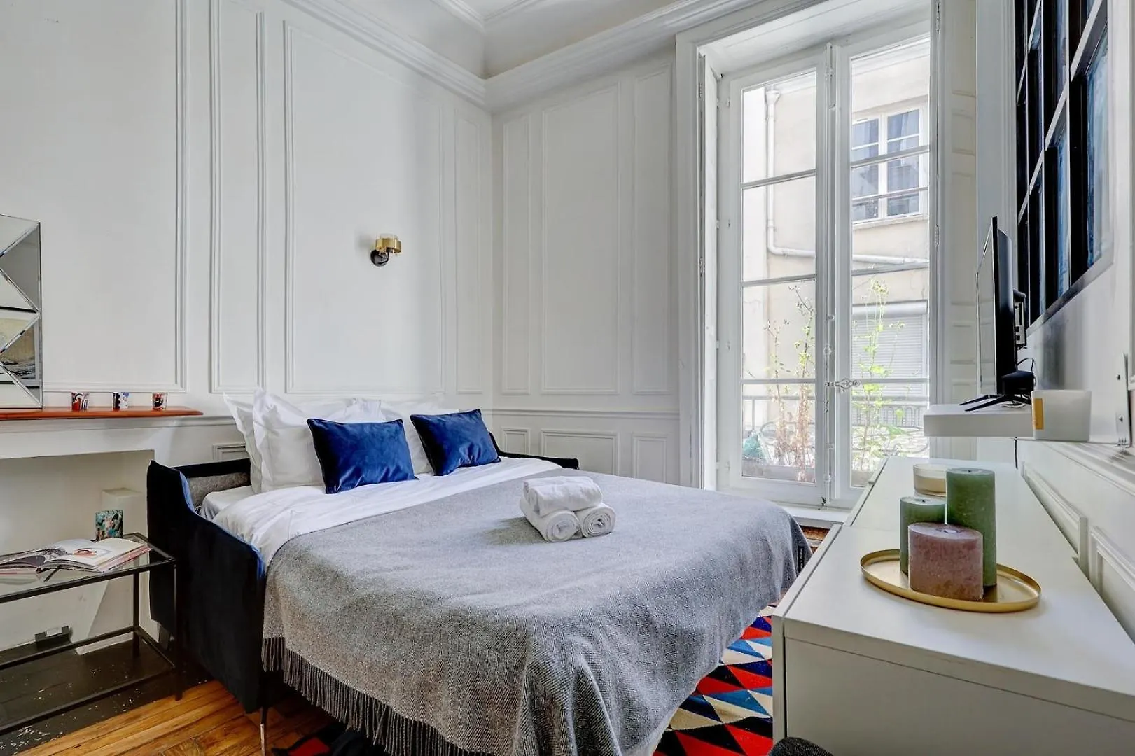 Bnbnook - Parisian Charm: 1Br In Le Marais Apartment Paris