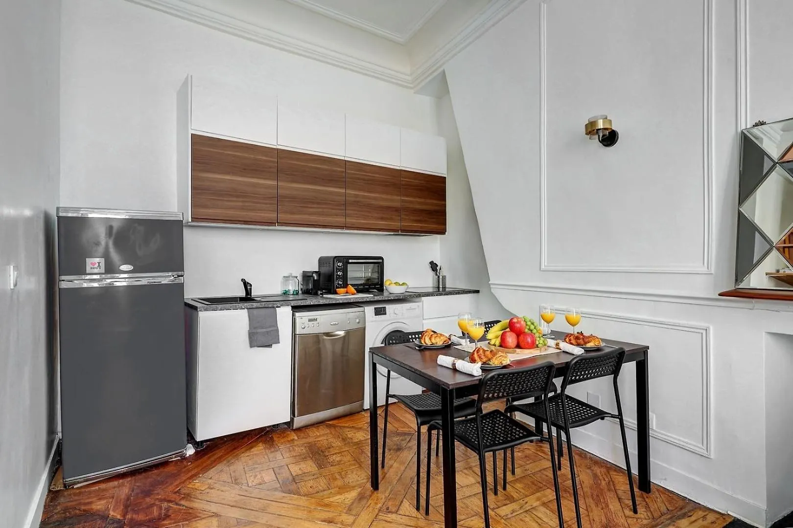 Bnbnook - Parisian Charm: 1Br In Le Marais France