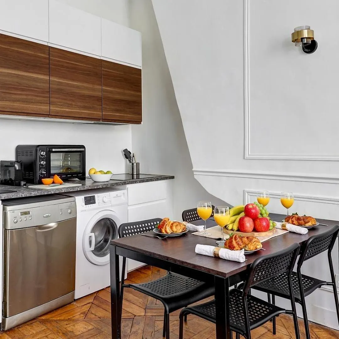 Bnbnook - Parisian Charm: 1Br In Le Marais France