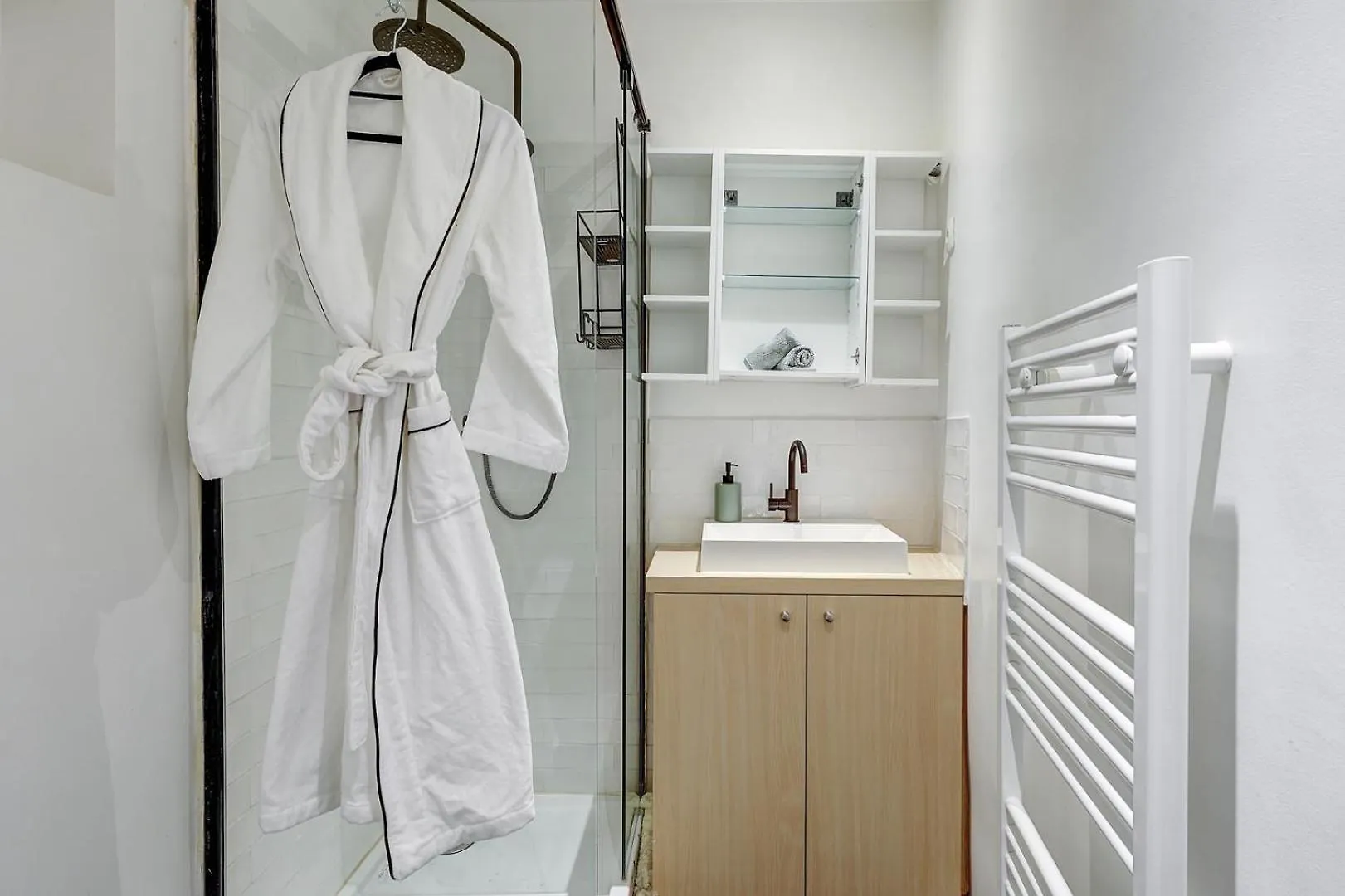 Apartment Bnbnook - Parisian Charm: 1Br In Le Marais